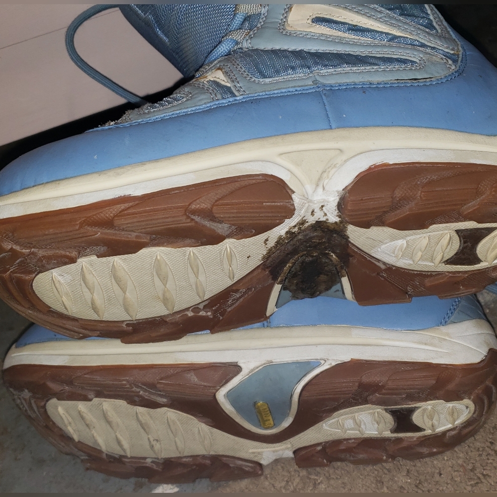 Burton Women's Light Blue and Gray Winter Snowboard Boots - Picture 4 of 4